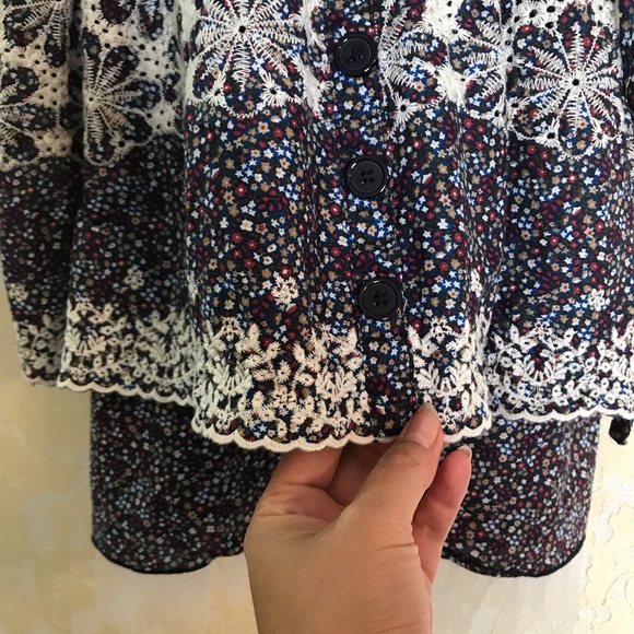 Flower layered dress w/ embroidery designs -size s - Picture 3 of 8